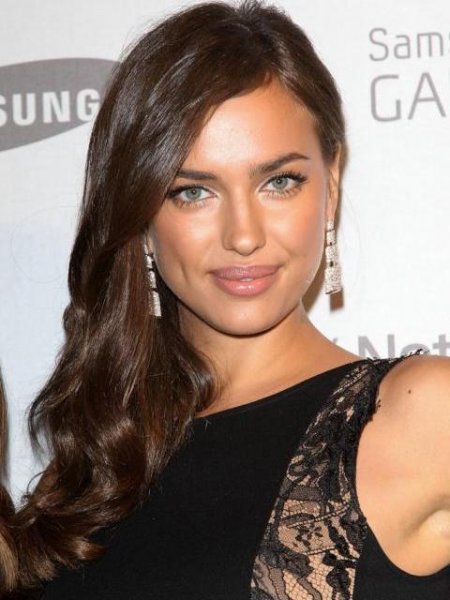 Irina Shayk kızı ile pazar alışverişinde 