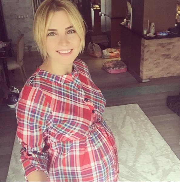 Ünlü sunucu Ece Erken boşanıyor