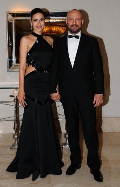 Bergüzar Korel ile Halit Ergenç tango dersi alıyor