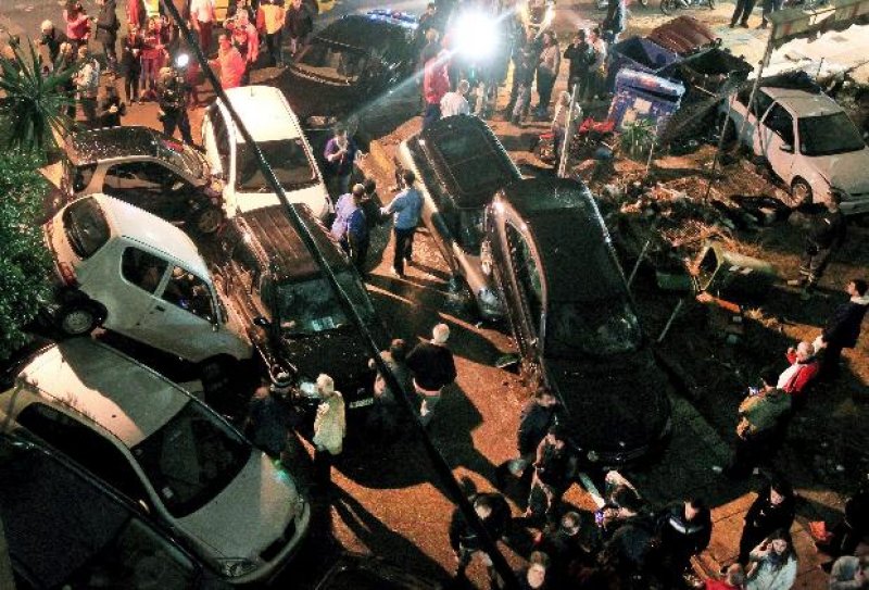 Şiddetli yağmur Yunanistan'da hayatı felç etti