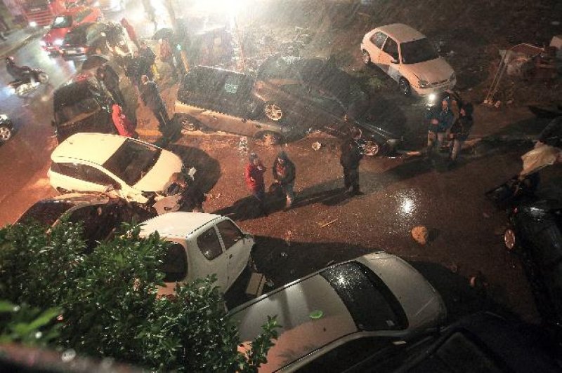 Şiddetli yağmur Yunanistan'da hayatı felç etti