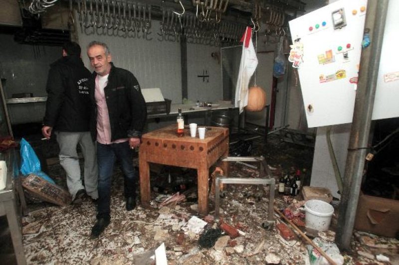 Şiddetli yağmur Yunanistan'da hayatı felç etti