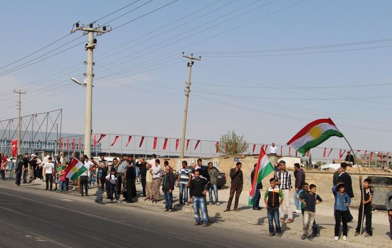 Mardin'de Kobani'ye giden peşmergelere sevgi gösterisi