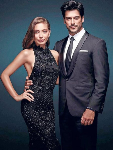 Burak Özçivit ile Neslihan Atagül öpüştü