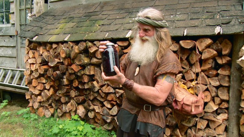 Mick Dodge 25 yıldır ağaç kovuğunda yaşıyor 