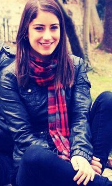 Hazal Kaya'nın 20 cm topuklu ayakkabısı