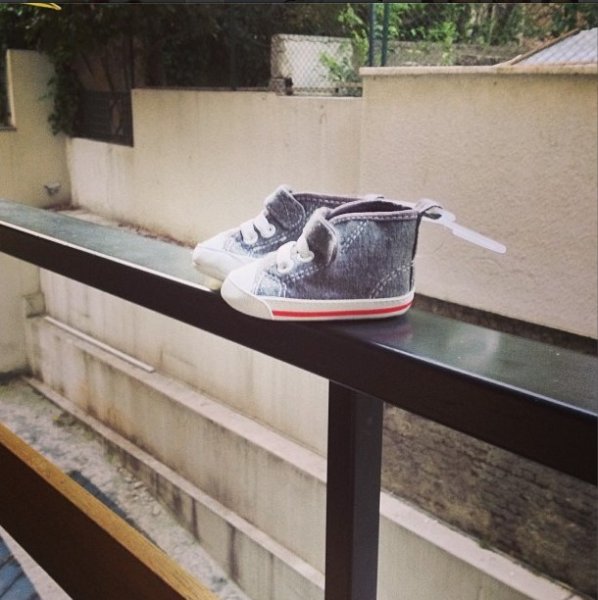 Hande Ataizi anneliğin tadını çıkarıyor 