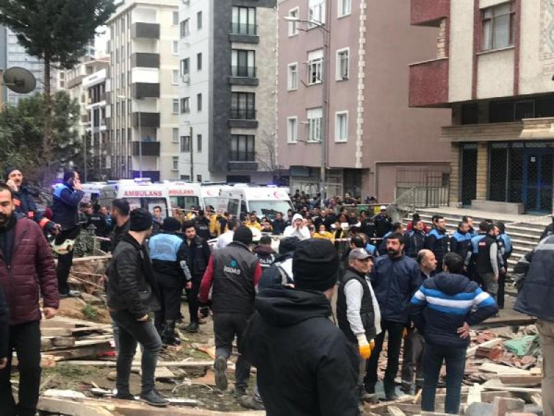 Kartal'da patlama sonrası 8 katlı bina çöktü
