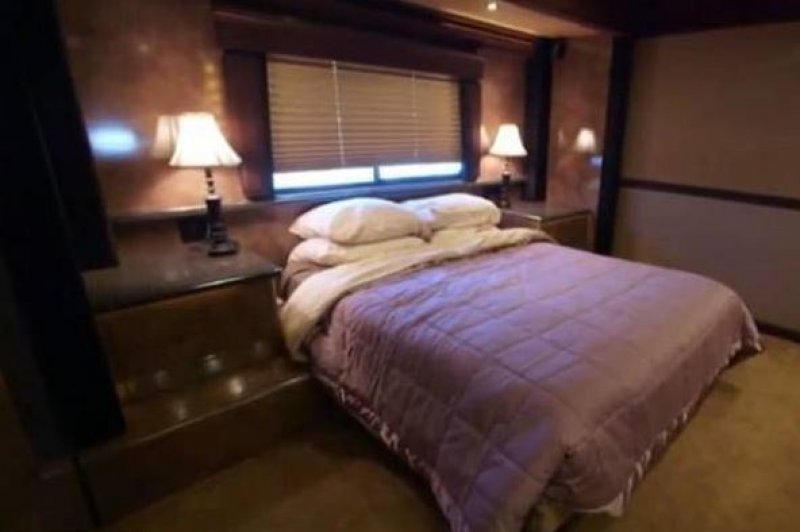 Brad Pitt'in lüks karavanı