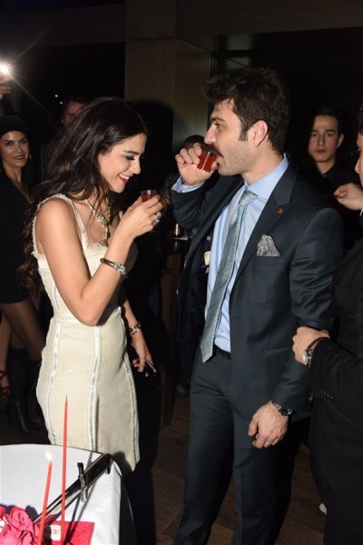 Şahin Irmak ile Asena Tuğal nişanlandı