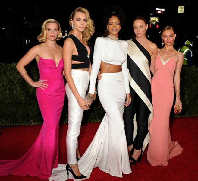 Rihanna yine çok tarz