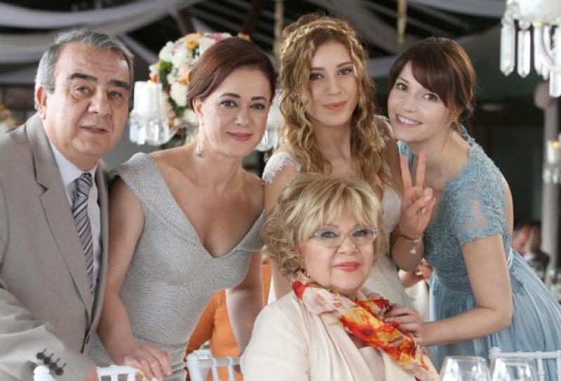 Kenan İmirzalioğlu ile Sinem Kobal evleniyor