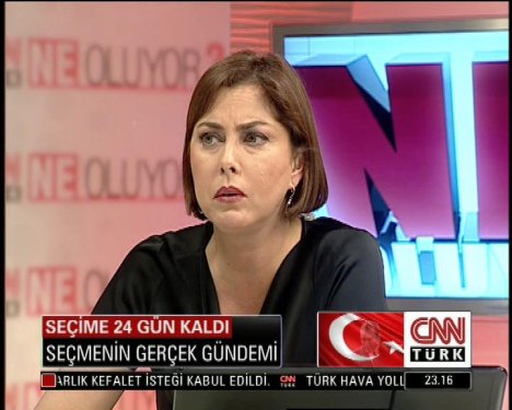 Canlı yayında deprem paniği
