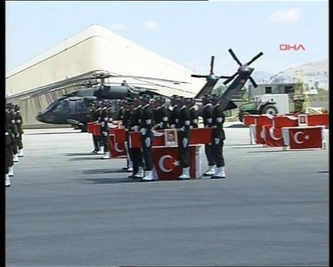 8 şehit için Van'da askeri tören