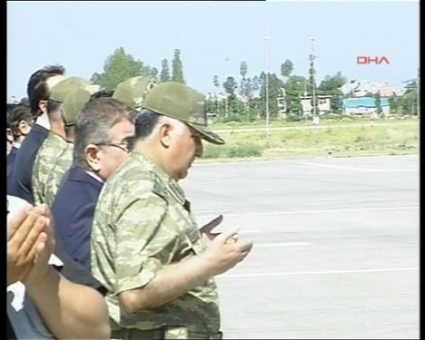 8 şehit için Van'da askeri tören