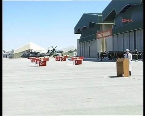 8 şehit için Van'da askeri tören