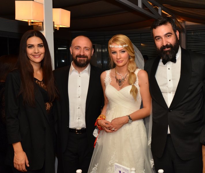 Bergüzar Korel ile Halit Ergenç tango dersi alıyor