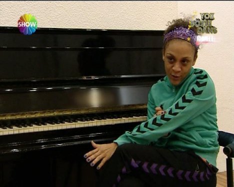 Defne Joy Foster'den son dans son veda