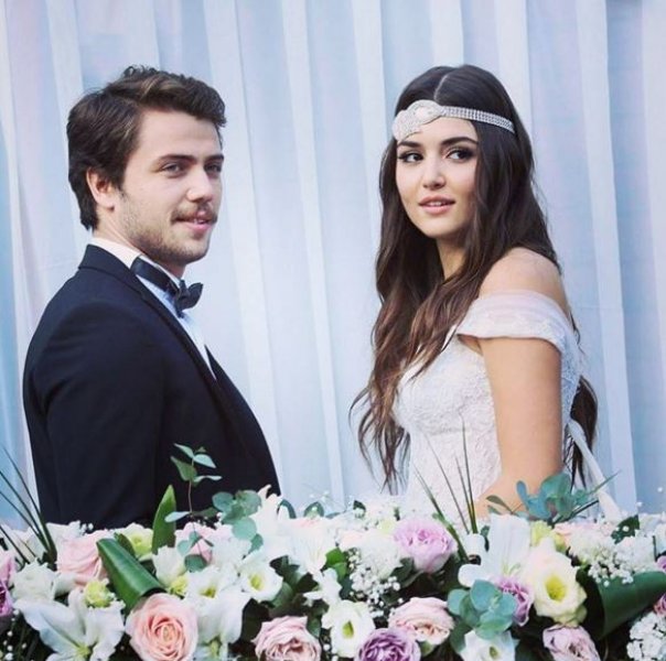 Hande Erçel'in Tayland tatili