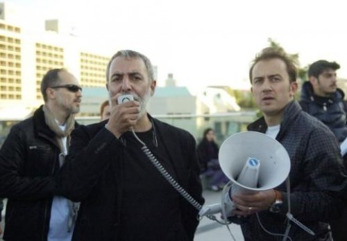 Tiyatrocular eylemde