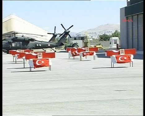 8 şehit için Van'da askeri tören