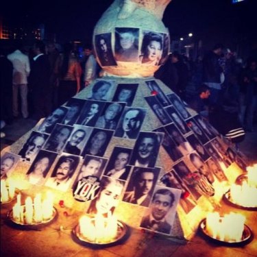 Tiyatrocular eylemde