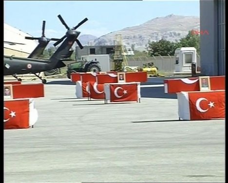 8 şehit için Van'da askeri tören