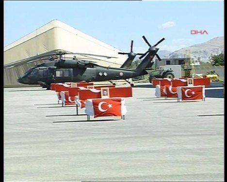 8 şehit için Van'da askeri tören