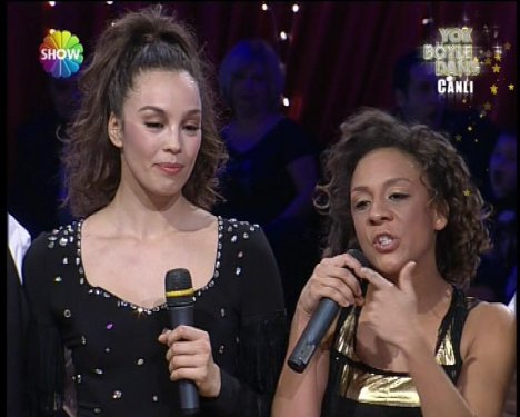 Defne Joy Foster'den son dans son veda