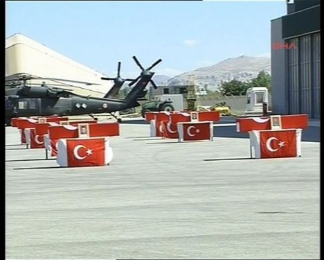 8 şehit için Van'da askeri tören