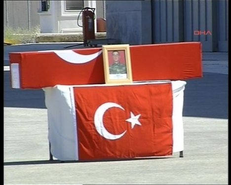 8 şehit için Van'da askeri tören