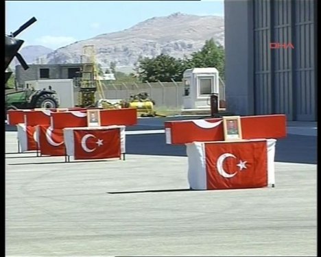 8 şehit için Van'da askeri tören