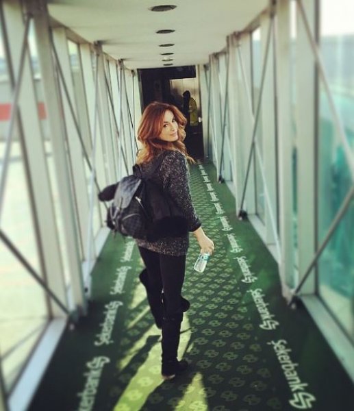 Gamze Özçelik kendini Afrikalı çocuklara adadı