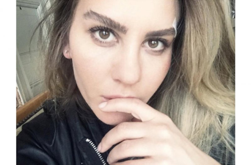 Alişan, Eda Erol'un ailesiyle tanıştı