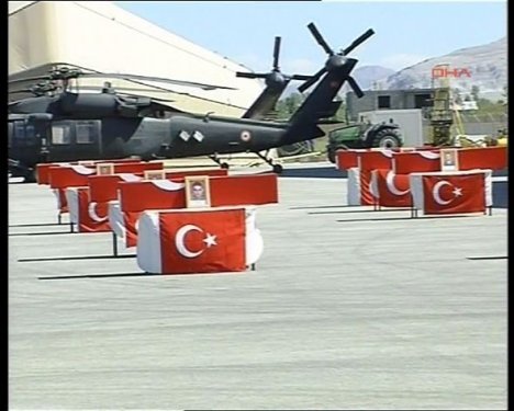 8 şehit için Van'da askeri tören