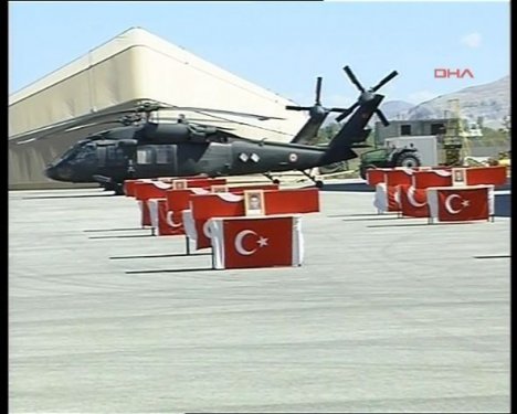 8 şehit için Van'da askeri tören