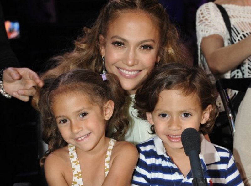 Jennifer Lopez'den cesur mayolu poz
