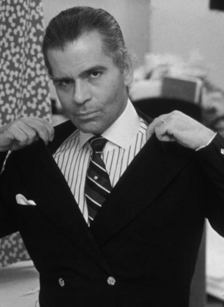 Ünlü tasarımcı Karl Lagerfeld hayatını kaybetti