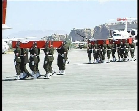 8 şehit için Van'da askeri tören