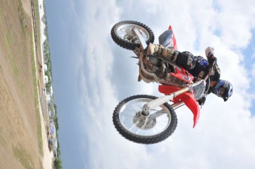 Sinan Memnun uçağın üzerinden motosikletle atladı