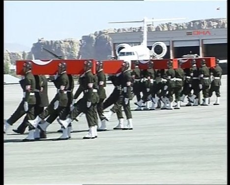 8 şehit için Van'da askeri tören