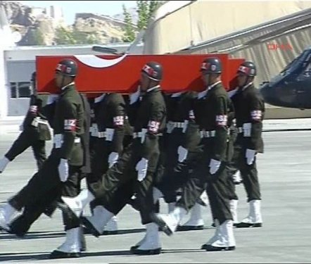 8 şehit için Van'da askeri tören