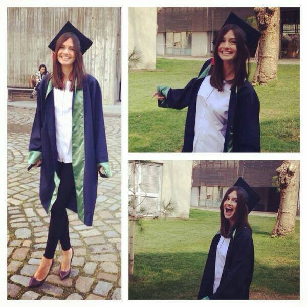 Yasemin Ergene çocuklarıyla podyumda