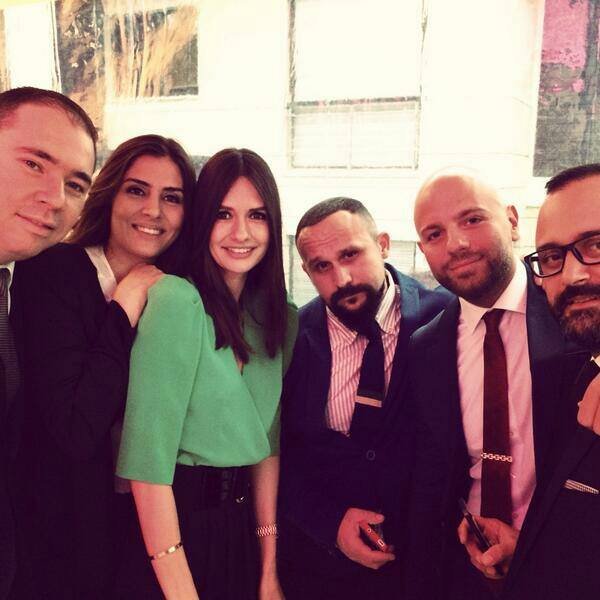 Yasemin Ergene çocuklarıyla podyumda