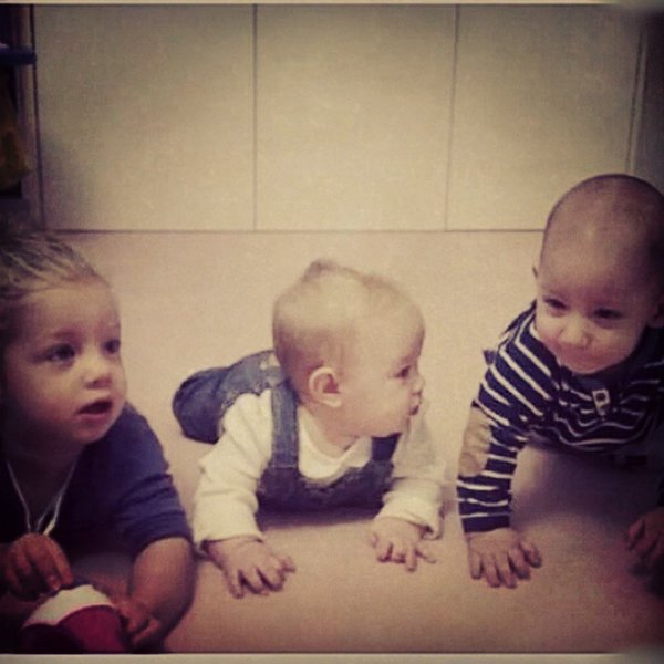 Yasemin Ergene çocuklarıyla podyumda