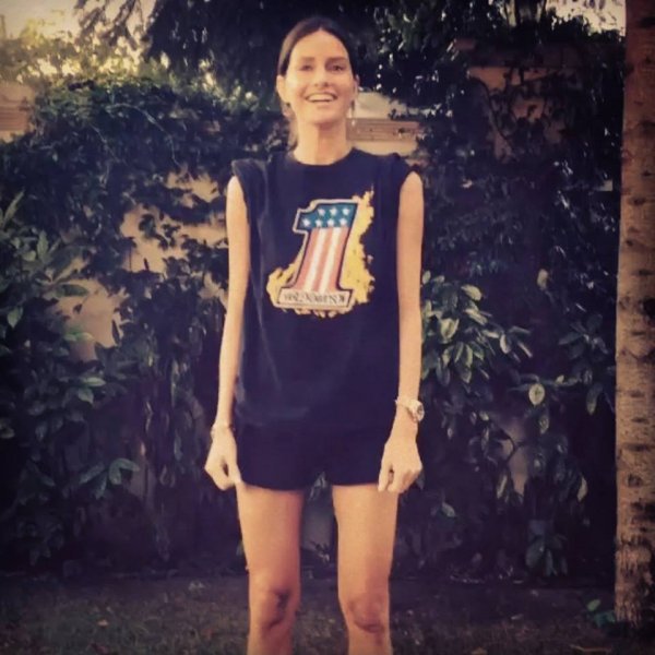 Yasemin Ergene çocuklarıyla podyumda