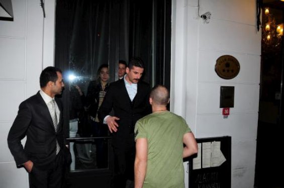 Tolga Karel mekandan kovuldu