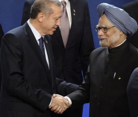 Erdoğan Türk bayrağını yerden kaldırdı