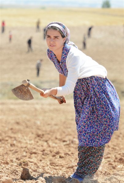 Yılanların Öcü’nün iki güzeli iyi anlaşıyor 