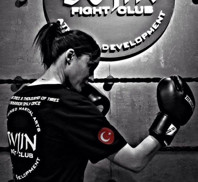 Spiker Nazlı Çelik Kick Boks'a başladı